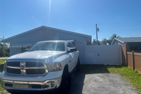 House in Hollywood, Florida 2 bedrooms, 165.74 sq.m. № 2056887 - photo 9