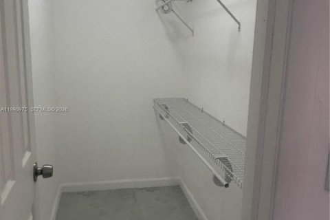 House in Hollywood, Florida 2 bedrooms, 165.74 sq.m. № 2056887 - photo 10