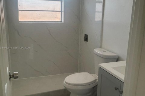 House in Hollywood, Florida 2 bedrooms, 165.74 sq.m. № 2056887 - photo 7