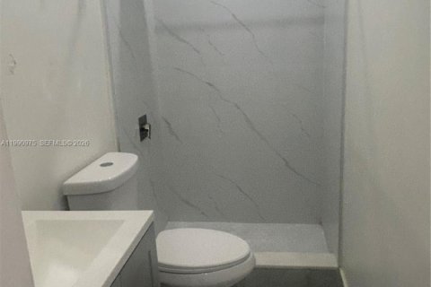 House in Hollywood, Florida 2 bedrooms, 165.74 sq.m. № 2056887 - photo 5