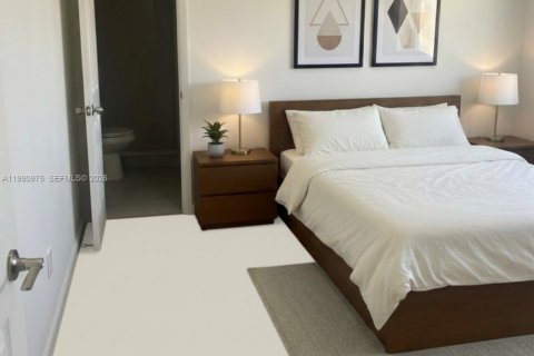 House in Hollywood, Florida 2 bedrooms, 165.74 sq.m. № 2056887 - photo 4