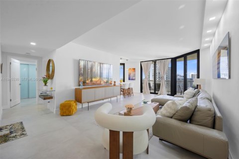 Condo in Aventura, Florida, 2 bedrooms  № 2002518 - photo 2