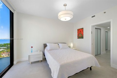 Condo in Aventura, Florida, 2 bedrooms  № 2002518 - photo 15