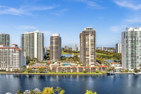 Condo in Aventura, Florida, 2 bedrooms  № 2002518 - photo 29
