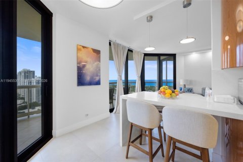 Condo in Aventura, Florida, 2 bedrooms  № 2002518 - photo 8