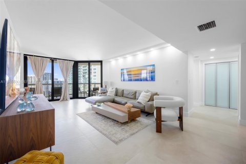 Condo in Aventura, Florida, 2 bedrooms  № 2002518 - photo 3