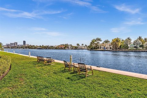 Condo in Aventura, Florida, 2 bedrooms  № 2002518 - photo 28