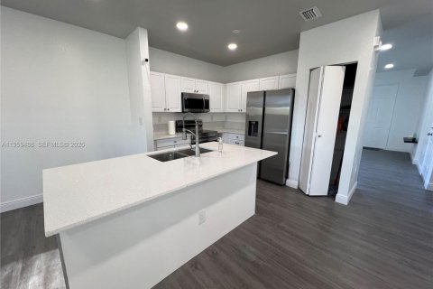 Townhouse in Homestead, Florida 3 bedrooms, 147.71 sq.m. № 2022096 - photo 10