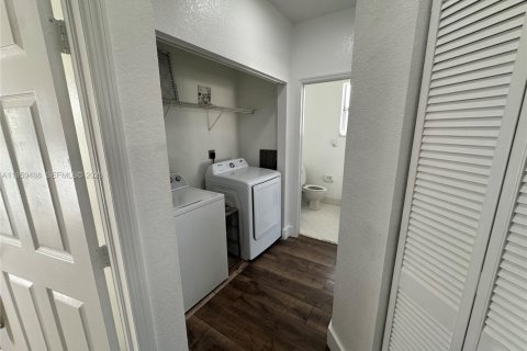 Townhouse in Homestead, Florida 3 bedrooms, 147.71 sq.m. № 2022096 - photo 15