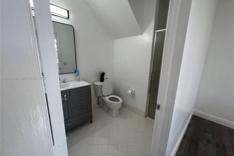 Townhouse in Homestead, Florida 3 bedrooms, 147.71 sq.m. № 2022096 - photo 11