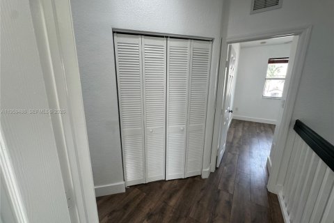 Townhouse in Homestead, Florida 3 bedrooms, 147.71 sq.m. № 2022096 - photo 19