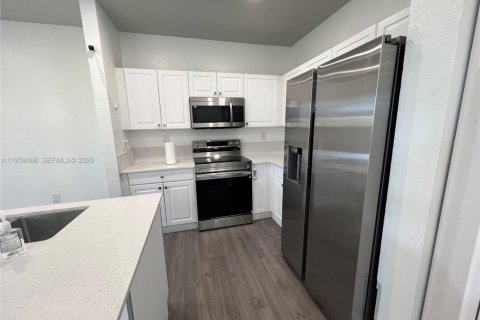 Townhouse in Homestead, Florida 3 bedrooms, 147.71 sq.m. № 2022096 - photo 9