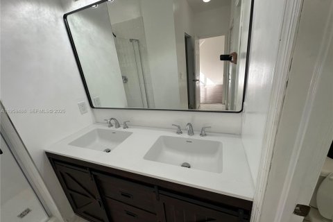 Townhouse in Homestead, Florida 3 bedrooms, 147.71 sq.m. № 2022096 - photo 21