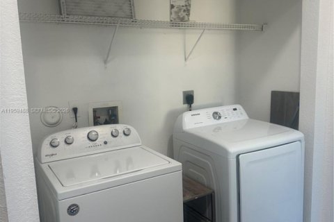 Townhouse in Homestead, Florida 3 bedrooms, 147.71 sq.m. № 2022096 - photo 16