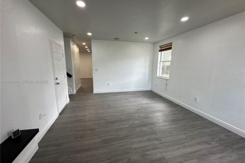 Townhouse in Homestead, Florida 3 bedrooms, 147.71 sq.m. № 2022096 - photo 4