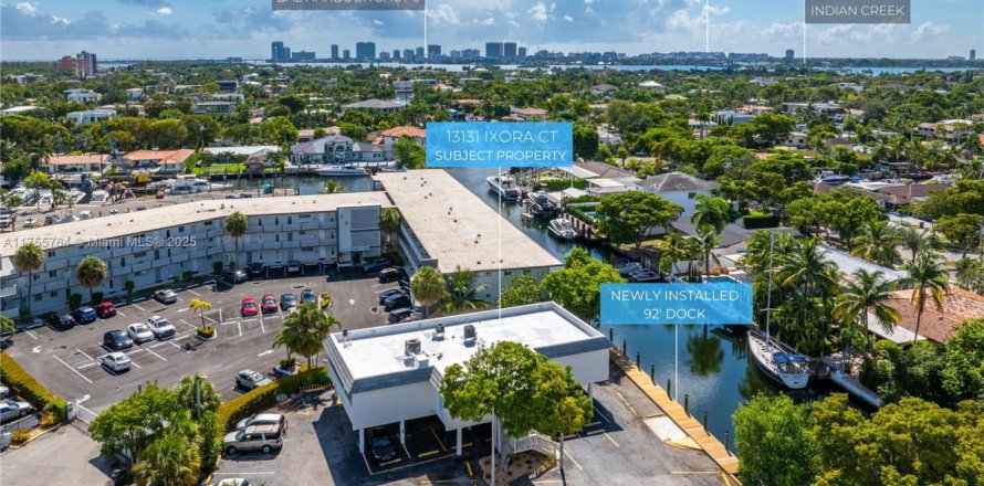 Condo à North Miami, Floride, 4 chambres  № 1977572