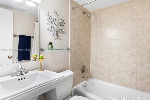 Copropriété à vendre à North Miami, Floride: 4 chambres, 254.74 m2 № 1977572 - photo 24