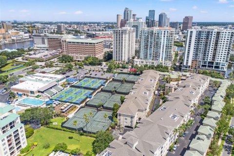 Copropriété à vendre à Tampa, Floride: 2 chambres, 99.68 m2 № 2223425 - photo 2