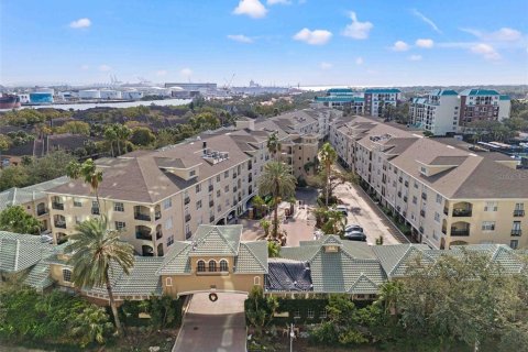 Condominio en Tampa, Florida, 2 dormitorios № 2223425