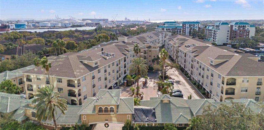 Condo à Tampa, Floride, 2 chambres  № 2223425
