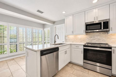 House in Palm Harbor, Florida 2 bedrooms, 113.34 sq.m. № 2399490 - photo 17