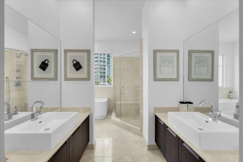 Condo in Sunny Isles Beach, Florida, 3 bedrooms  № 1828934 - photo 12