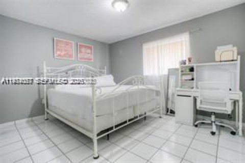 Снять в аренду кондоминиум в Хайалиа, Флорида 2 спальни, 72.28м2, № 2033649 - фото 5