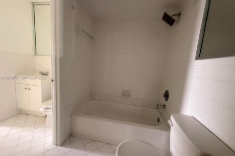 Снять в аренду кондоминиум в Хайалиа, Флорида 2 спальни, 72.28м2, № 2033649 - фото 9