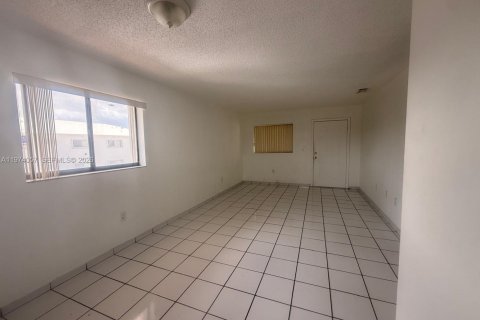 Снять в аренду кондоминиум в Хайалиа, Флорида 2 спальни, 72.28м2, № 2033649 - фото 12