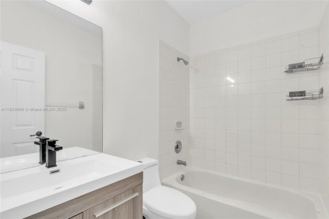 Casa en venta en Miramar, Florida, 3 dormitorios, 157.93 m2 № 1839399 - foto 29