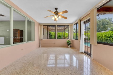 House in Miami Shores, Florida 3 bedrooms, 170.38 sq.m. № 1834033 - photo 23