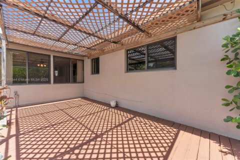 House in Miami Shores, Florida 3 bedrooms, 170.38 sq.m. № 1834033 - photo 16