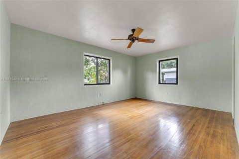 House in Miami Shores, Florida 3 bedrooms, 170.38 sq.m. № 1834033 - photo 14