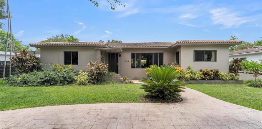 House in Miami Shores, Florida 3 bedrooms, 170.38 sq.m. № 1834033