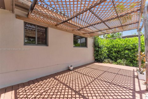 House in Miami Shores, Florida 3 bedrooms, 170.38 sq.m. № 1834033 - photo 8