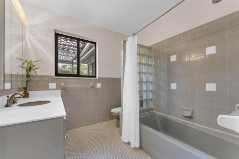 House in Miami Shores, Florida 3 bedrooms, 170.38 sq.m. № 1834033 - photo 15