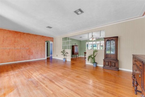 House in Miami Shores, Florida 3 bedrooms, 170.38 sq.m. № 1834033 - photo 30