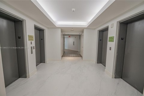 Купить кондоминиум в Майами, Флорида 1 спальня, 70.7м2, № 1897357 - фото 8