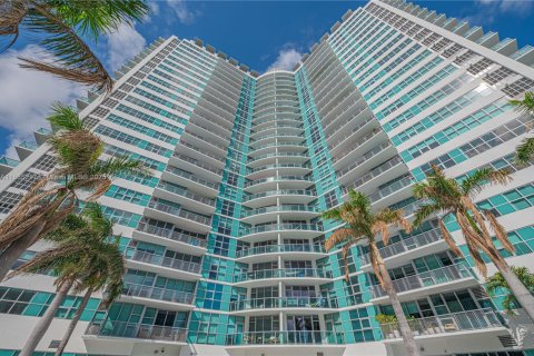 Купить кондоминиум в Майами, Флорида 1 спальня, 70.7м2, № 1897357 - фото 3