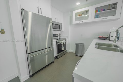 Купить кондоминиум в Майами, Флорида 1 спальня, 70.7м2, № 1897357 - фото 25