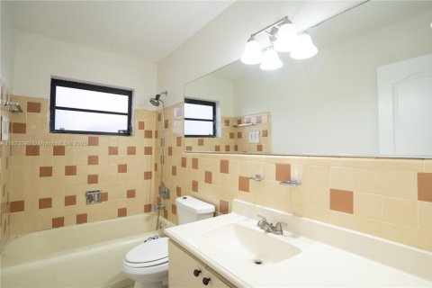 Villa ou maison à vendre à Miami, Floride: 3 chambres, 128.58 m2 № 1790989 - photo 18