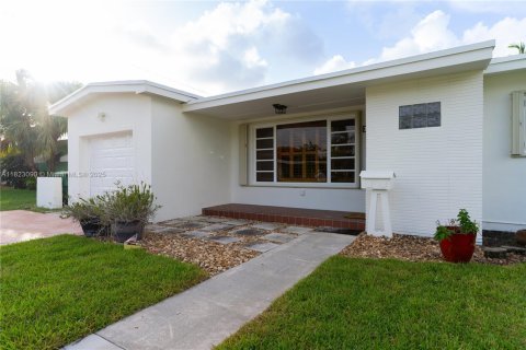 Villa ou maison à vendre à Miami, Floride: 3 chambres, 128.58 m2 № 1790989 - photo 2