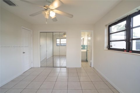 Villa ou maison à vendre à Miami, Floride: 3 chambres, 128.58 m2 № 1790989 - photo 24