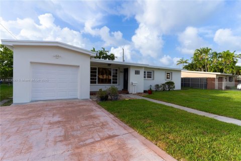Villa ou maison à vendre à Miami, Floride: 3 chambres, 128.58 m2 № 1790989 - photo 4