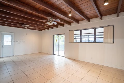 Villa ou maison à vendre à Miami, Floride: 3 chambres, 128.58 m2 № 1790989 - photo 15