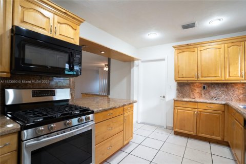 Villa ou maison à vendre à Miami, Floride: 3 chambres, 128.58 m2 № 1790989 - photo 13