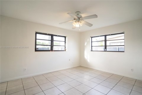 Villa ou maison à vendre à Miami, Floride: 3 chambres, 128.58 m2 № 1790989 - photo 22