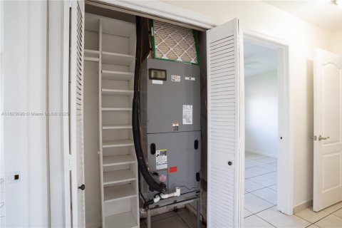 Villa ou maison à vendre à Miami, Floride: 3 chambres, 128.58 m2 № 1790989 - photo 28