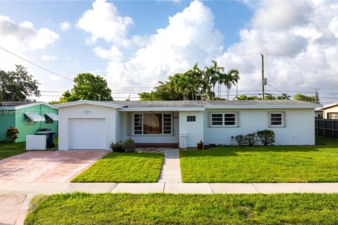 Villa ou maison à vendre à Miami, Floride: 3 chambres, 128.58 m2 № 1790989 - photo 1
