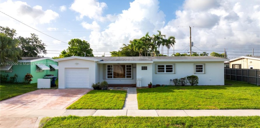 Villa ou maison à Miami, Floride 3 chambres, 128.58 m2 № 1790989